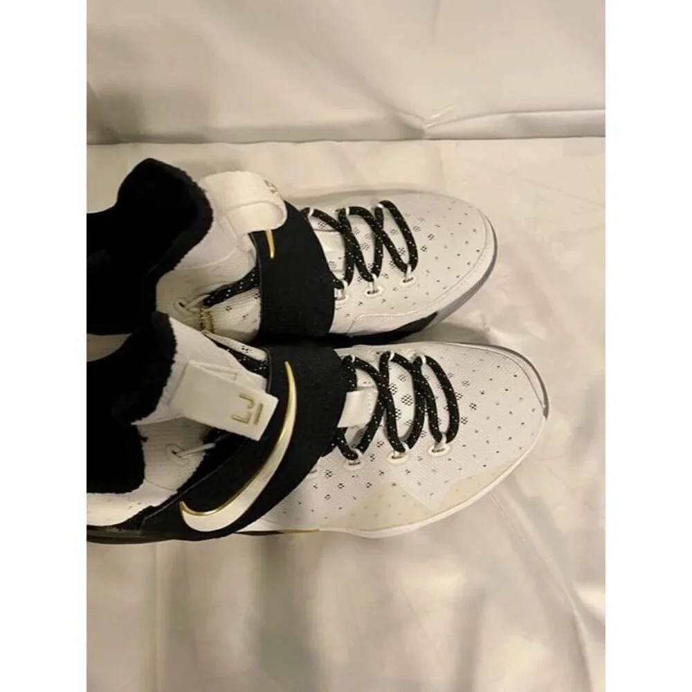 Nike White and Black Men's Athletic Shoes - Picture 4 of 5